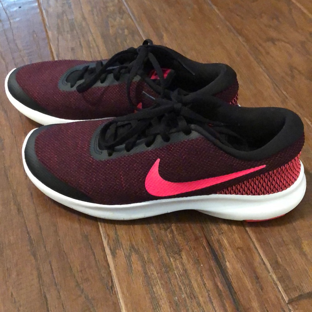 Nike Flex Experience Run 7 size 8